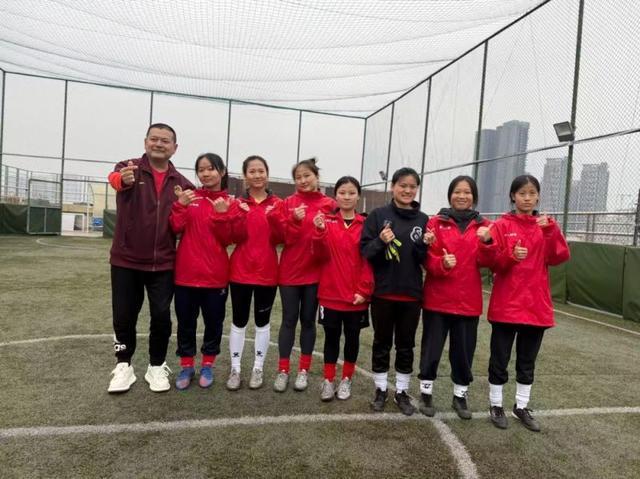 开云官方网-无声亦滚烫：“戴爸”和他聋人女足的孩子们