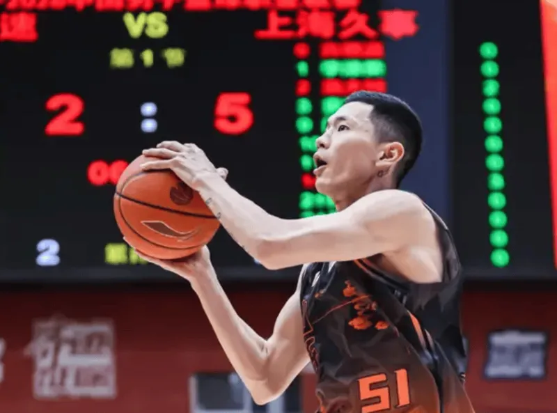 开云中国官网-陈林坚半场9中5得到13分，其余队友合计32中7仅22%得到19分